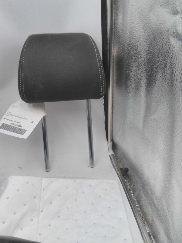 2021 Hyundai Venue Headrest White OEM Used 58000 Miles NJ25-26737-677695