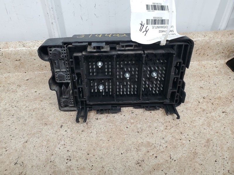 Fuse Box Engine Fits 04-05 ENVOY 305359