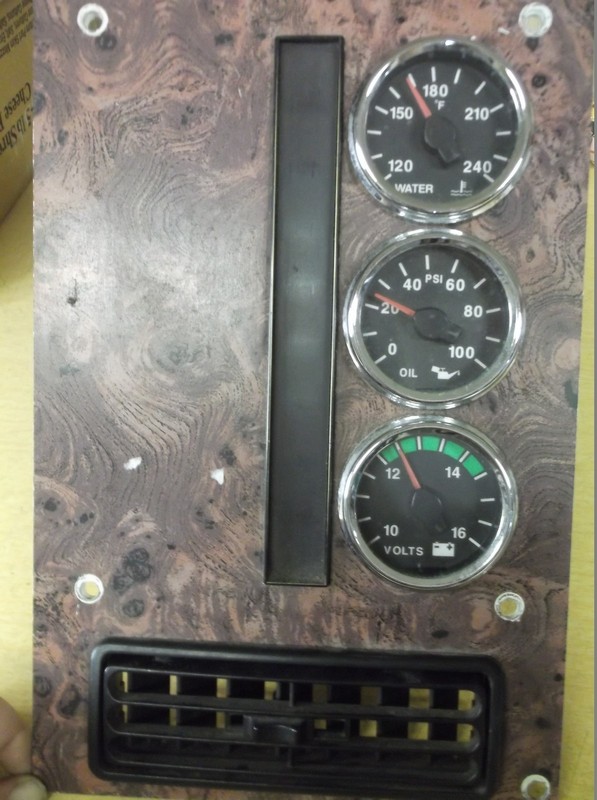 International 3560170C91 3-Gauge Wood-Grain Dash Panel w/ Vent*FREE SHIPPING*