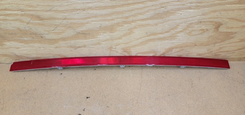 2021 - 2022 HYUNDAI SANTA FE Rear Bumper Reflector Lamp Assy-Center Garnish OEM