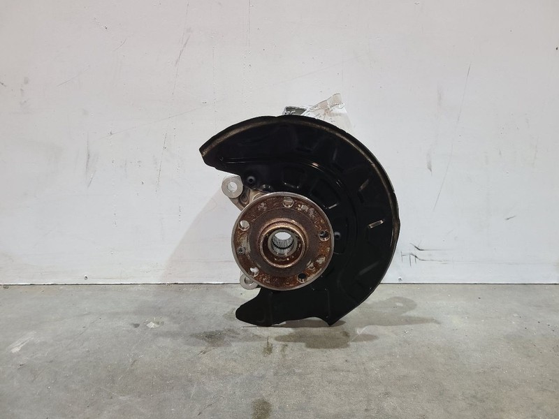 Passenger Right Front Spindle/Knuckle Fits 15-21 GOLF GTI 586773
