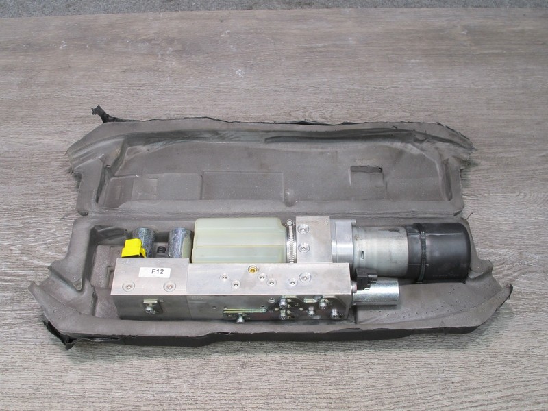 2012-2018 BMW F12 M6 CONVERTIBLE ROOF TOP HYDRAULIC PUMP MOTOR UNIT
