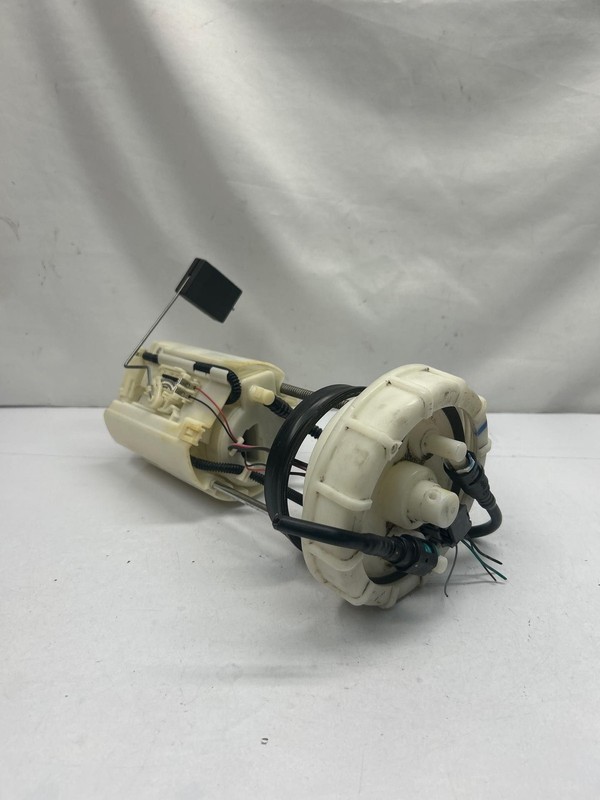 2000 Toyota Tacoma fuel pump assembly 4x4 4 cylinders