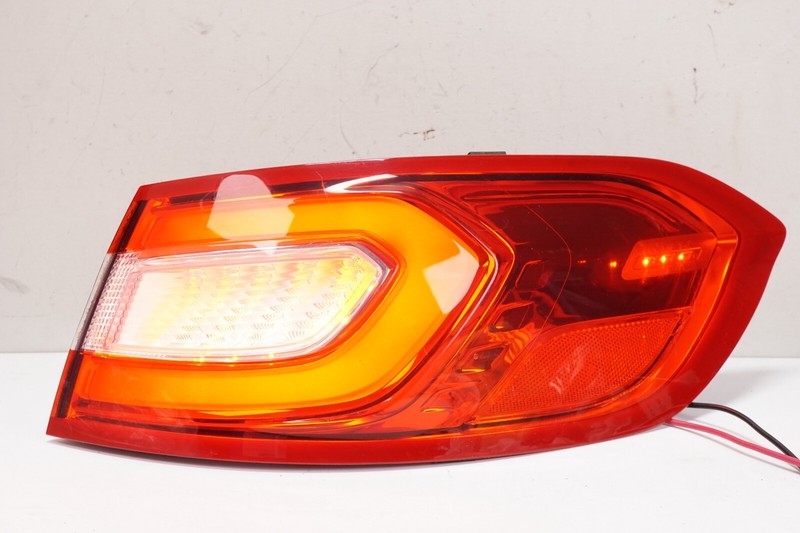LINCOLN MKX Right RH Tail Lamp Tail Light Backup Lamp OEM 2016 - 2018
