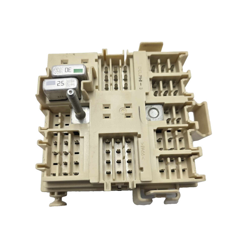 Chevy Suburban 1500 Cabin Fuse Box Assembly 2003 P/N 1519065801