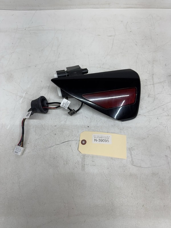 17-23 TESLA Model 3 REAR LEFT SIDE DOOR REFLECTOR 1478840-00-A 39095 B160