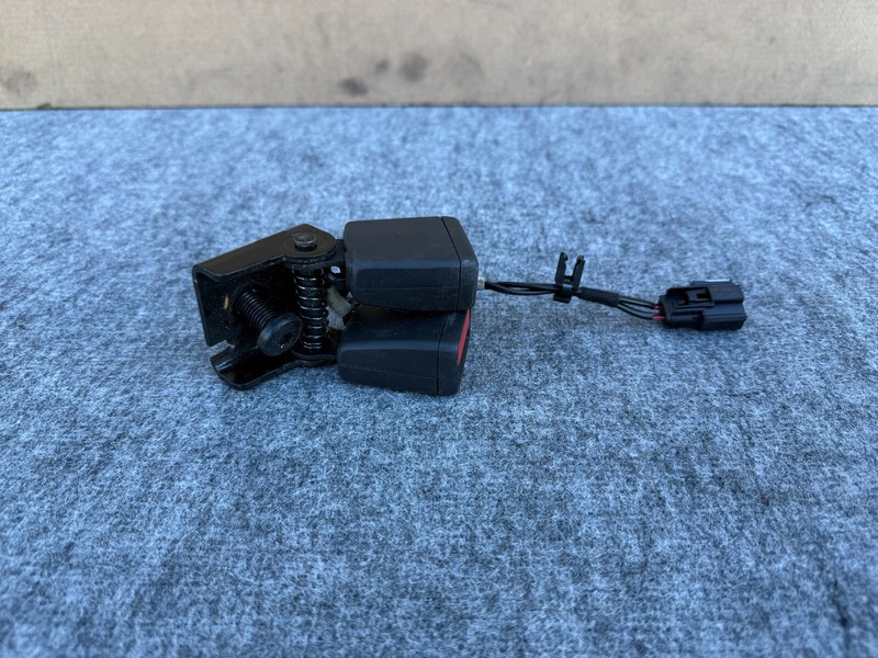 FORD BRONCO SPORT 2021-2024 OEM REAR RIGHT AND CENTER SEAT BELT BUCKLE ASSEMBLY