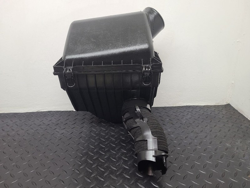 08-12 Jeep Liberty 3.7L Air Cleaner Box OEM 04880266AA