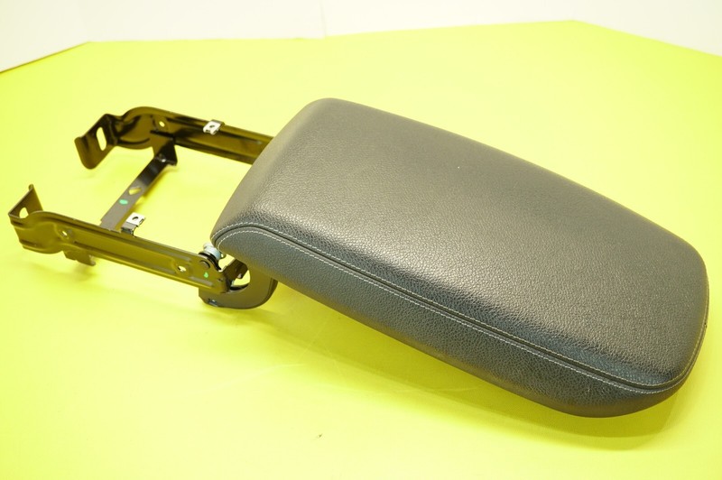 🔅2011-2018 OEM.BMW X3.FRONT CENTER CONSOLE ARMREST , BLACK LEATHER 51169204247