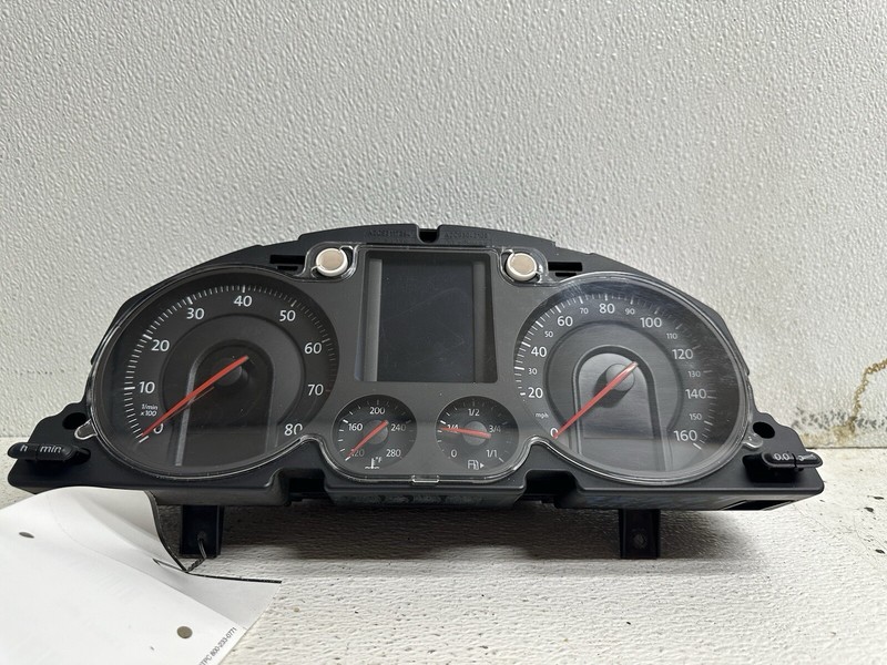 2006-2007 VW Passat Cluster Speedometer tach gauges instrument panel oem