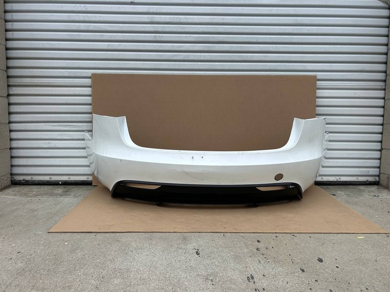 2024 Tesla Model 3 Rear Bumper Fascia Cover Assembly 1789901-00-A /broken