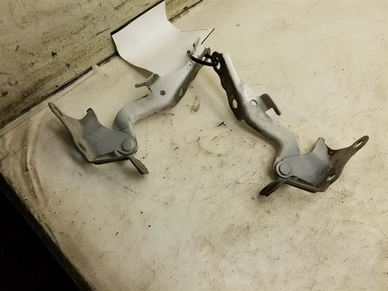 2004 TOYOTA COROLLA LEFT AND RIGHT SIDES HOOD HINGES