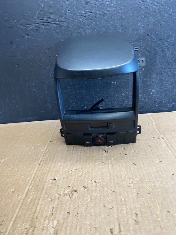 2003-2006Kia Sorento FrontDash Radio Wiper Defrost Bezel TrimOEM ad2245 DG