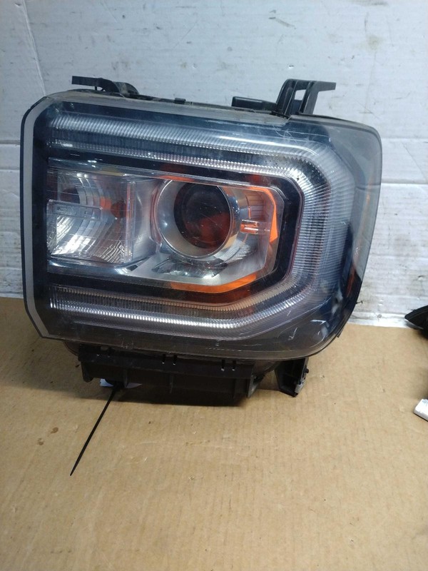 Used Left Headlight Assembly fits: 2018 Gmc Sierra 1500 pickup HID opt T4F Left