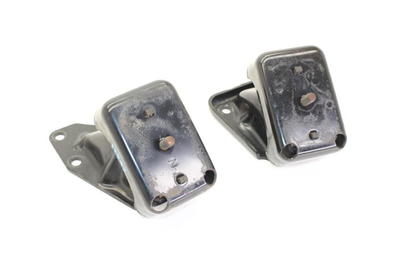 99-00 Mazda Mx-5 Miata NB 1.8L Pair of Left and Right Engine Mounts with Bracket