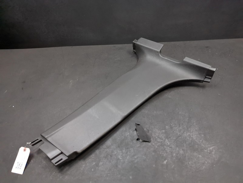 Center Right B Pillar Lower Trim Panel 2018 GMC Terrain 84314874 2019 2020 2021