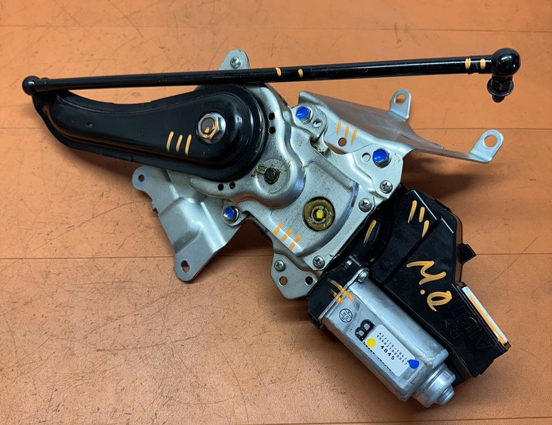 42711010670 || 2014 15 Mitsubishi Outlander Left Trunk Lift Actuator OEM