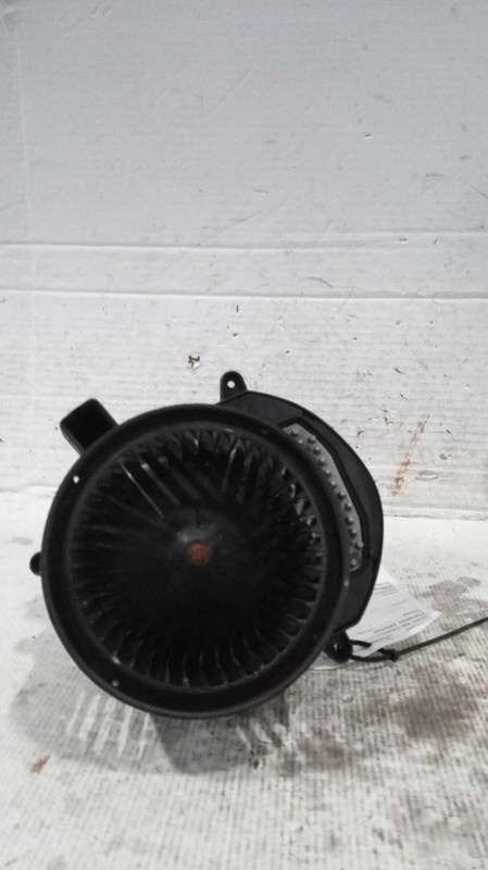 2020 Chevrolet Silverado 1500 HVAC Blower Motor OEM 84861776 Used 102k Miles