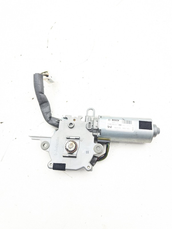 01-11 Mercedes W203 C230 E320 CLS500 C240 Sunroof Sun Roof Motor 2038203142 OEM