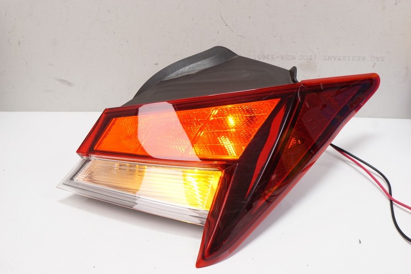 HYUNDAI ELANTRA Right RH Tail Light Tail Lamp OEM 2021 2022