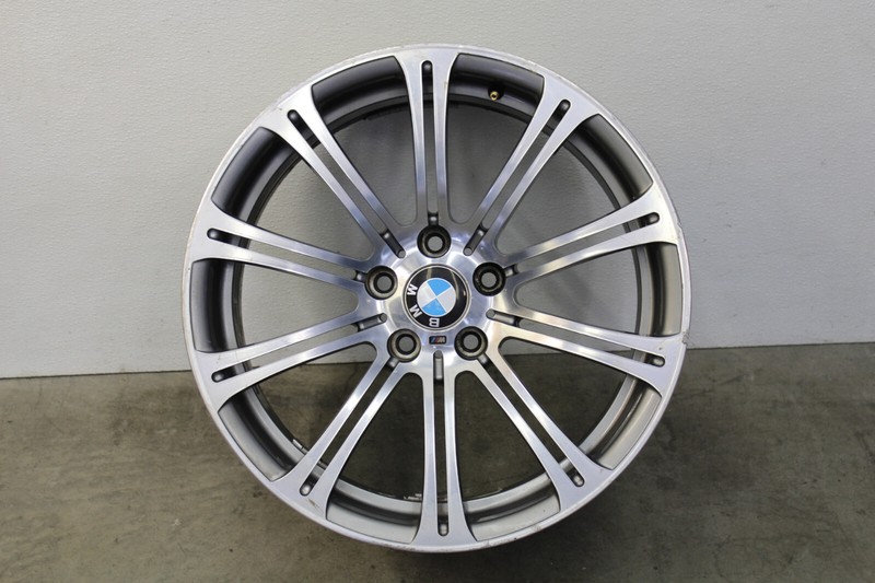 BMW E9x M3 Style 220 Rear Wheel 19" 19x9.5" 5x120 E90 E92 E93 Oem 2008-2013