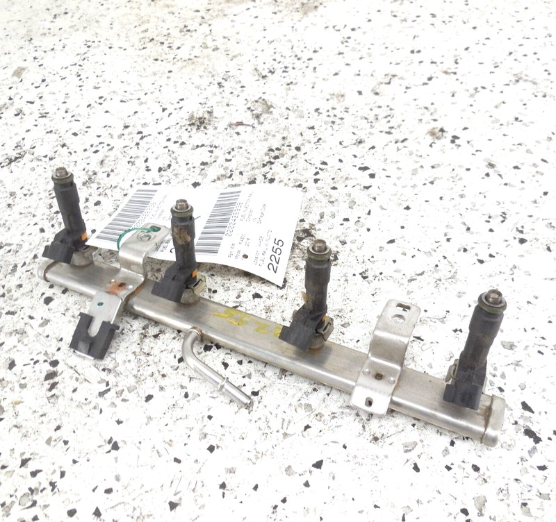 2016 16 Fiat 500X Fuel Injection Rail W/ Injectors OEM