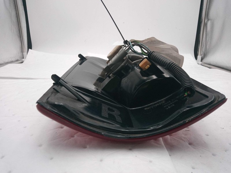 2001 GMC Yukon XL 1500 Right Tail Light Assembly Tan Hazy 172K Miles