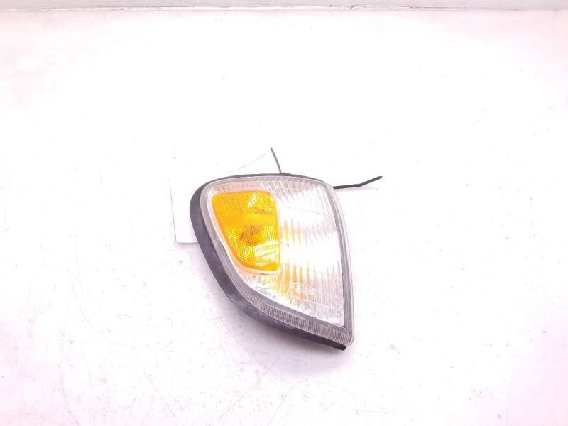 97-00 TOYOTA TACOMA PASSENGER SIDE FRONT CORNER TURN SIGNAL LAMP ASSEMBLY