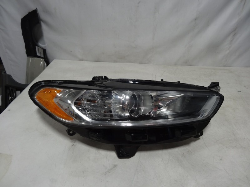 2014-2016 Ford Fusion Right Passenger Side Halogen Headlight! Factory Original!