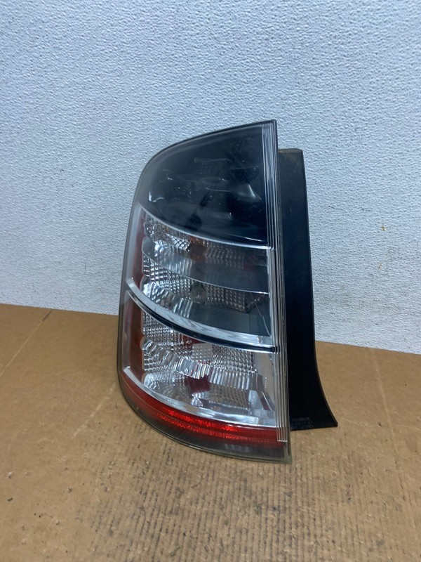 2004 2005 Toyota Prius Tail Light Left Driver Lh Side Oem AE0642 LK