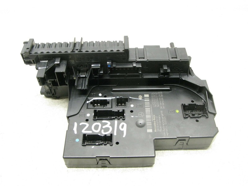 10-13 MERCEDES W212 W207 E350 E550 TRUNK RELAY FUSE RELAY BOX UNIT REAR SAM 1203