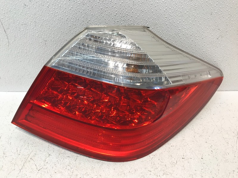 2009 2010 2011 09-11 Hyundai Genesis Right Passenger Tail Light Lamp OEM
