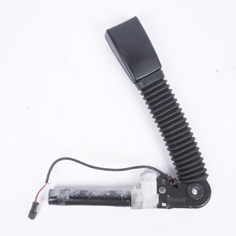 OEM BMW F10 F07 F01 F02 M5 535 550 750 Front Right Passenger Seatbelt Buckle