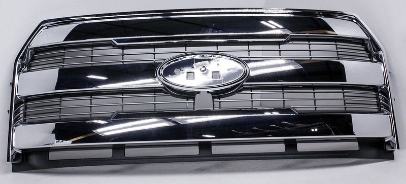 OEM Ford F150 Lariat Grille FL3Z-8200-PA Scratches