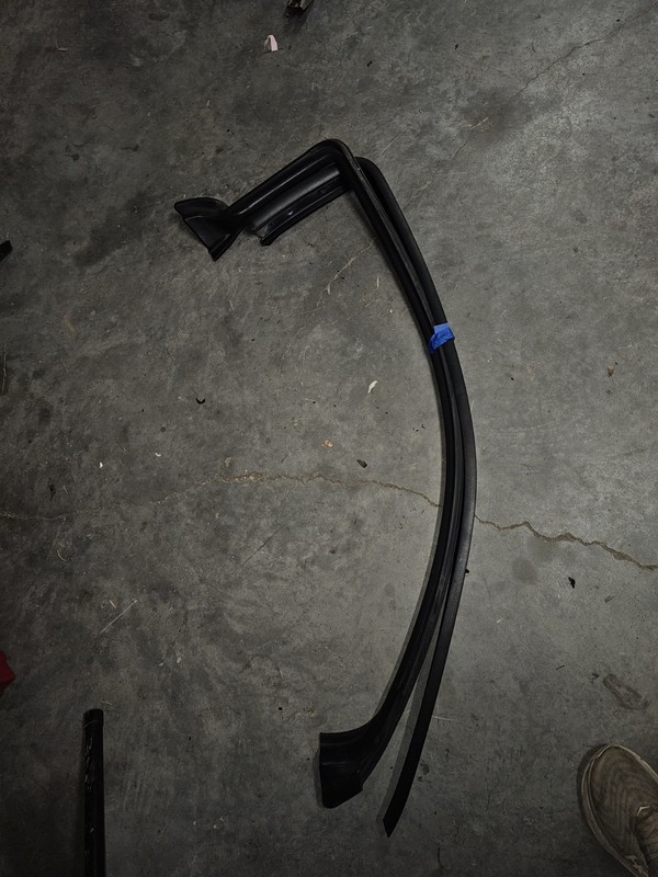 2011–2014 FORD MUSTANG COUPE RIGHT RH Door Trim Seal