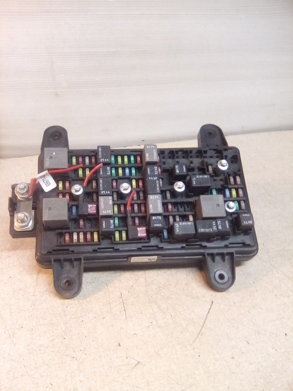 Volvo VNL 22754870-03 Fuse Relay Junction Box