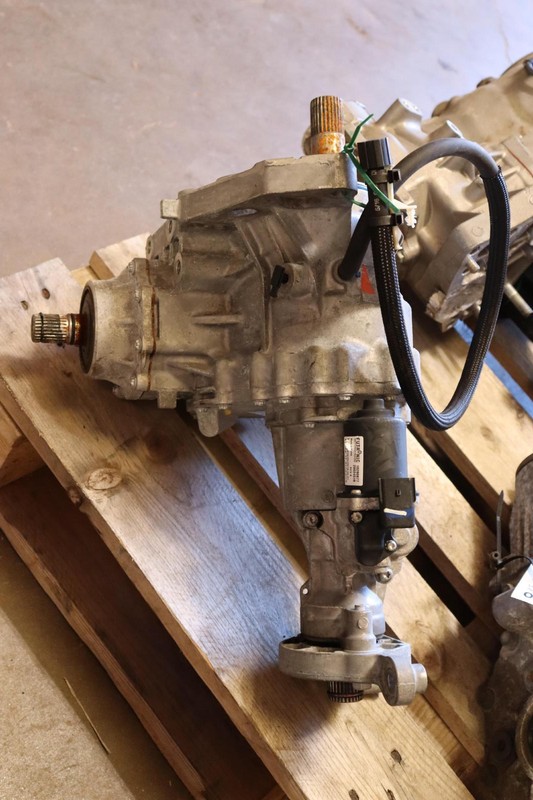 2017-2019 CADILLAC XT5 AWD A/T TRANSMISSION TRANSFER CASE OEM