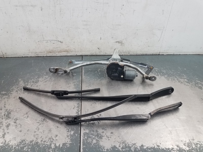 2013 BMW M5 F10 Windshield Wiper Motor / Arms#6234 Q1