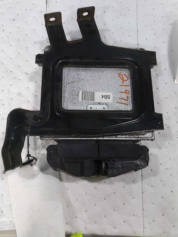 2015 Hyundai Tucson Engine Control Module ECM 2.4L OEM Black 118k Miles
