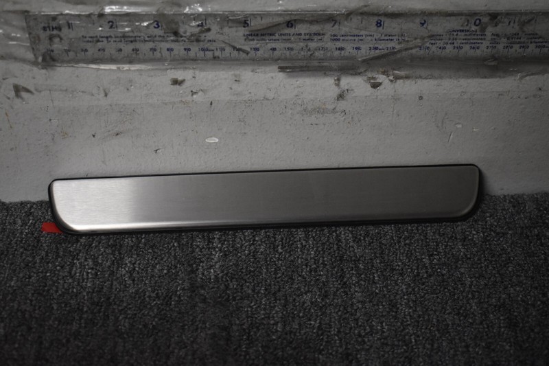 2016-2020 INFINITI QX60 RIGHT SIDE KICK PLATE FACTORY OEM