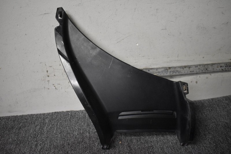 BMW X5 LEFT SIDE AIR DUCT FACTORY OEM