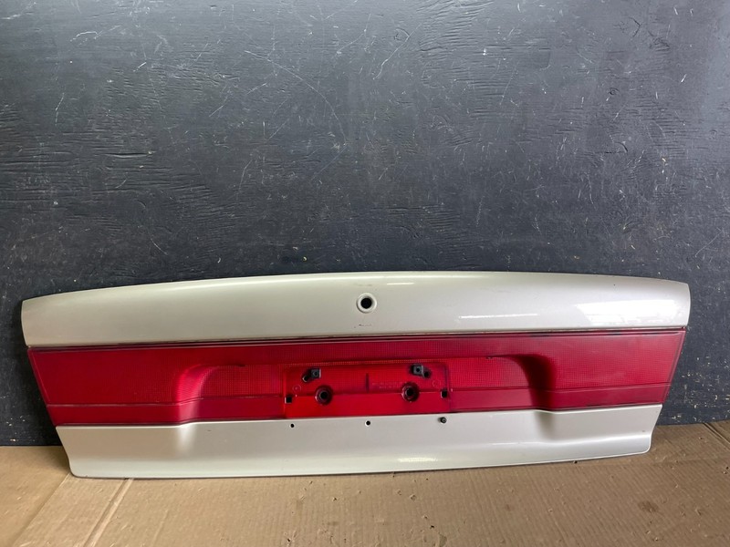 1997 - 1999 Saturn SL2 Sedan Center Tail Light Lid Trunk Rear PanelAB3154 DG