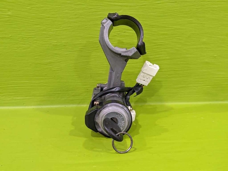 04-09 SPECTRA SDN IGNITION SWITCH CYLINDER HOUSING W/KEY OEM 3793-8
