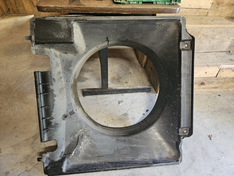 2005 2006 2007 FORD F250 F350 XL 5.4 TRITON OEM FAN RADITOR SHROUD COVER