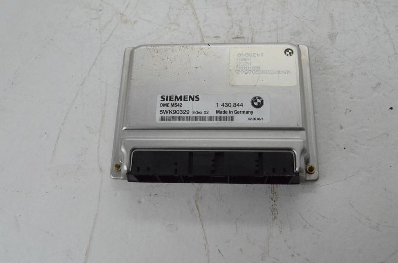 1999-2000 BMW 328i E46 SEDAN Engine Control Module 5WK90329