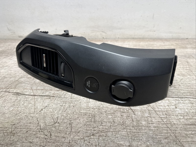 682A29FV0A I 2016 - 21 Nissan Titan Right Radio Dash Bezel Black RH Upper Vent