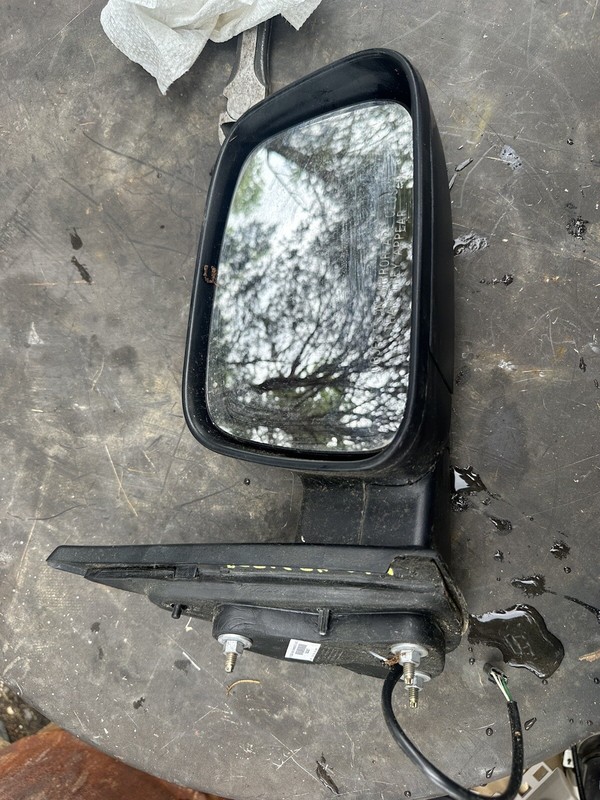 06-11 Chevy HHR RH Black FRONT DOOR MIRROR - Passenger Side