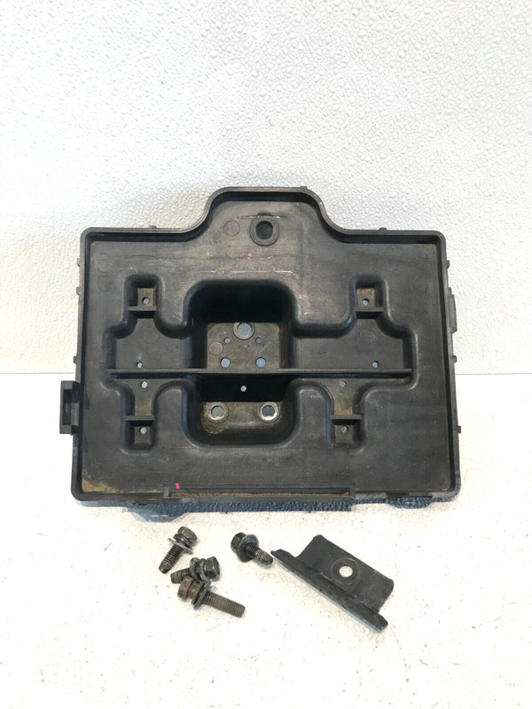 2001 - 2006 Hyundai Santa Fe Battery Tray 2.4L 2.7L ONLY OEM 3715026200 Tie Down