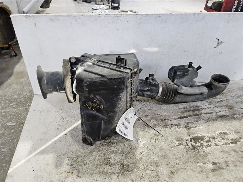 2007 INFINITI QX56 Air Cleaner Intake Box Assembly OEM