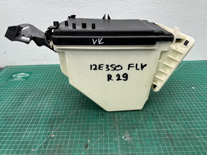 10-18 Mercedes E-class W212 FUSE BOX COVER HOUSING OEM